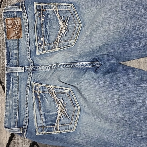 BKE REESE RHINESTONES STUDDED EMBROIDERED DENIM CAPRI JEAN - Picture 13 of 16